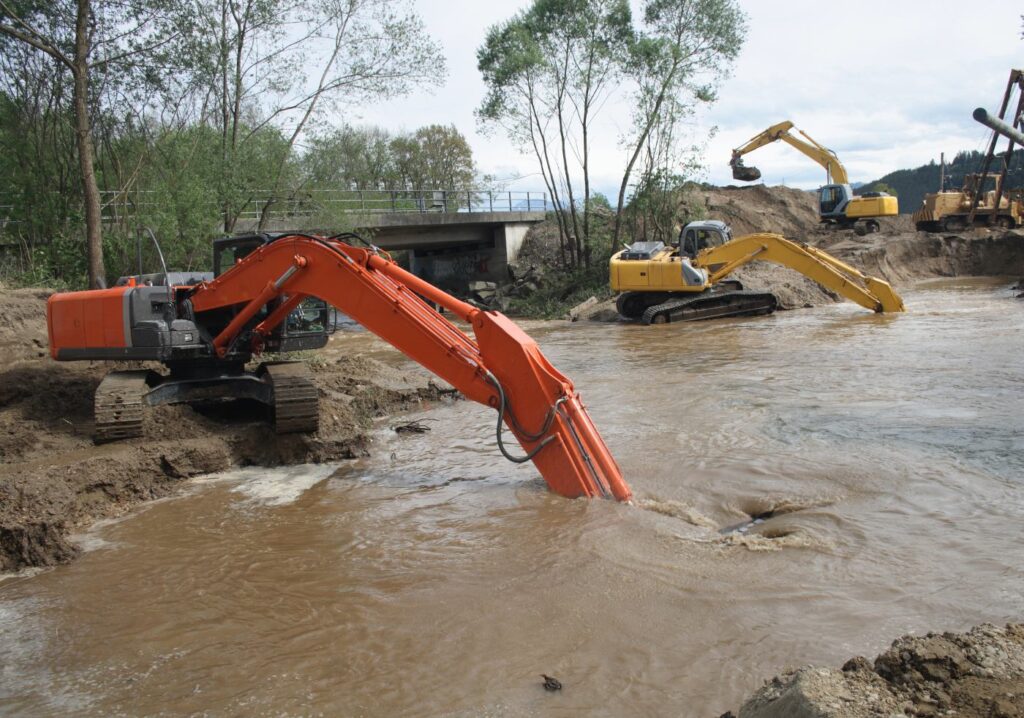 Top Applications of Excavator Dredge Attachments in Dredging Projects